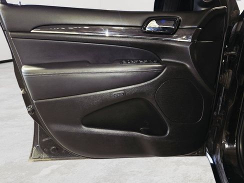 Used 2019 Jeep Grand Cherokee Overland AWD/4WD image 10
