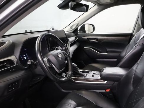 Used 2023 Toyota Highlander Platinum AWD/4WD image 13