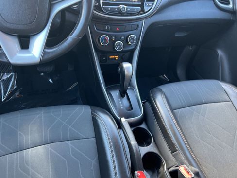 Used 2019 Chevrolet Trax LT w/ LT Convenience Package FWD image 22