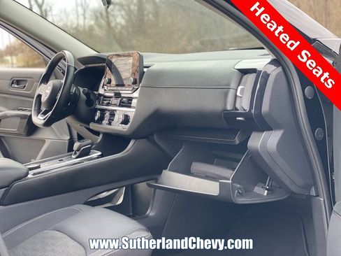 Used 2024 Nissan Pathfinder SV image 19