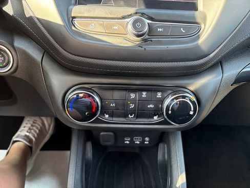 Used 2023 Chevrolet TrailBlazer LT AWD/4WD image 16