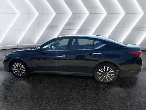 Used 2025 Nissan Altima 2.5 SV FWD image 8
