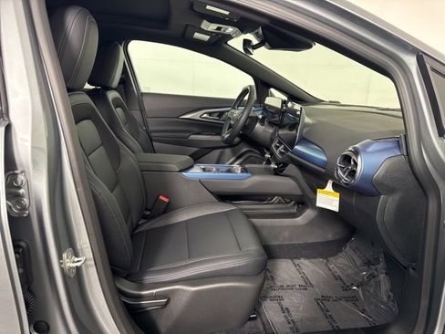 New 2026 Chevrolet Equinox EV LT image 12
