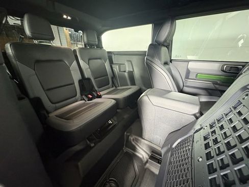 Used 2024 Ford Bronco Black Diamond w/ Sasquatch Package image 19