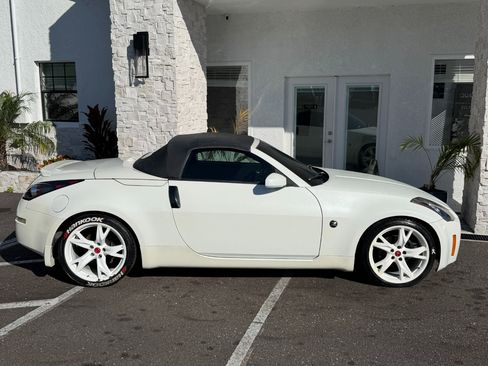 Used 2005 Nissan 350Z Touring image 19