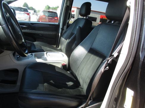 Used 2018 Dodge Grand Caravan SXT image 14