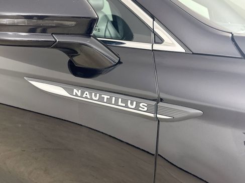 Used 2019 Lincoln Nautilus Reserve AWD/4WD image 9