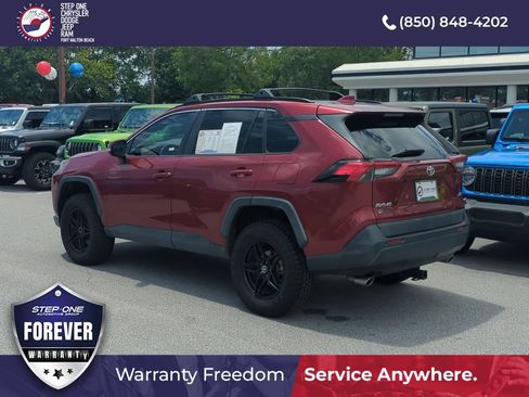 Used 2019 Toyota RAV4 XLE FWD image 4