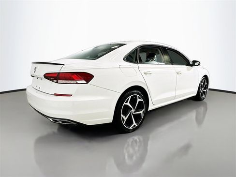 Used 2020 Volkswagen Passat 2.0T R-Line image 8