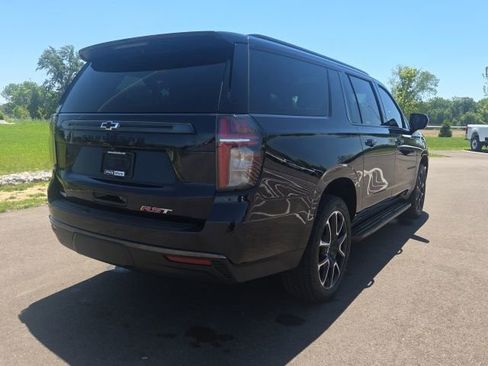 Used 2021 Chevrolet Suburban RST w/ Rear Media and Nav Package AWD/4WD image 9