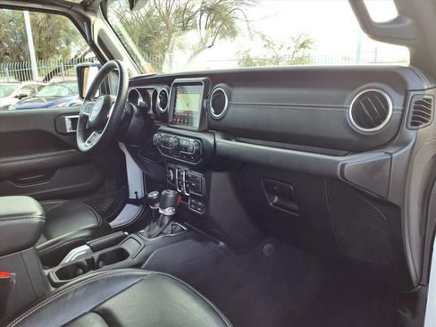Used 2021 Jeep Wrangler Sahara w/ Cold Weather Group image 16