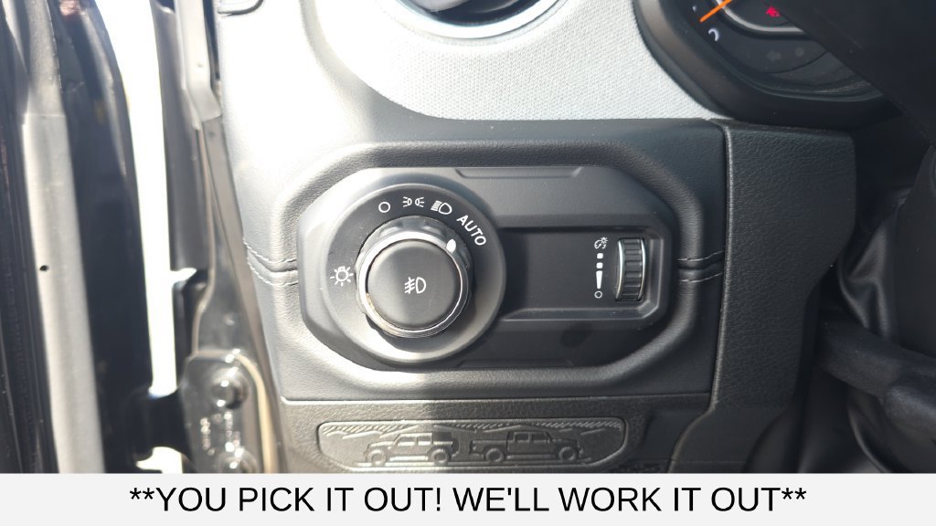 Used 2024 Jeep Wrangler Unlimited Sahara w/ Technology Group AWD/4WD image 13