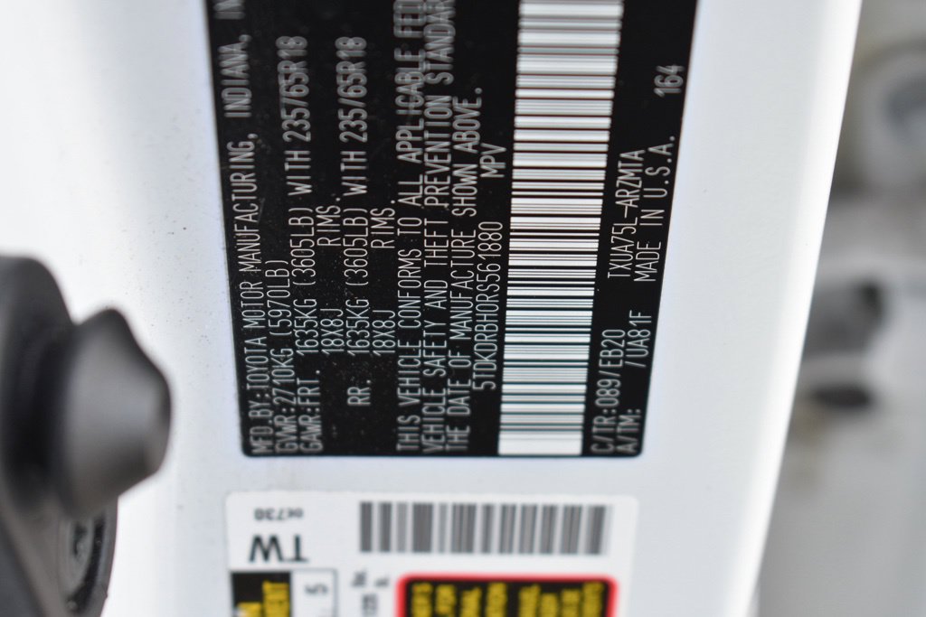 Used 2024 Toyota Highlander XLE AWD/4WD image 22