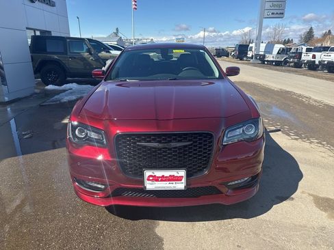 Used 2023 Chrysler 300 Touring L w/ Popular Equipment Group image 4