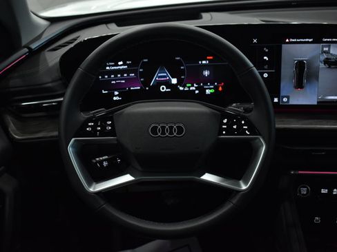 Used 2025 Audi Q5 Premium Plus w/ Premium Plus image 16