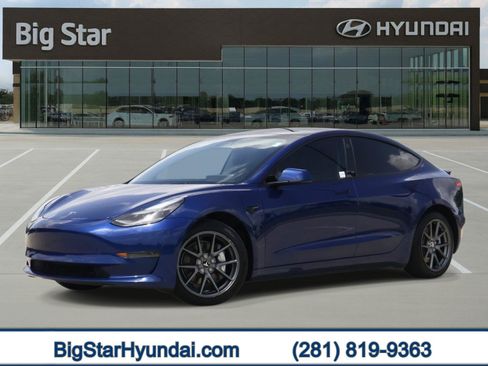 Used 2023 Tesla Model 3 Standard Range RWD image 1