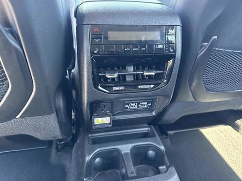 Used 2023 Jeep Grand Cherokee L Limited AWD/4WD image 10