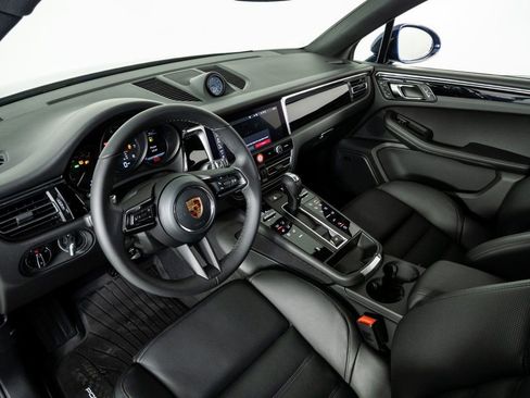 New 2026 Porsche Macan Base image 4