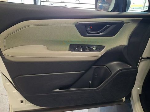 Certified 2025 Subaru Forester Premium AWD/4WD image 11
