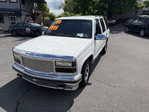 Used 1999 GMC Yukon 2WD 4-Door image 2