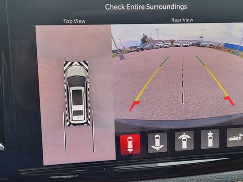 Used 2025 Chrysler Pacifica Pinnacle w/ Trailer Tow Group AWD/4WD image 19