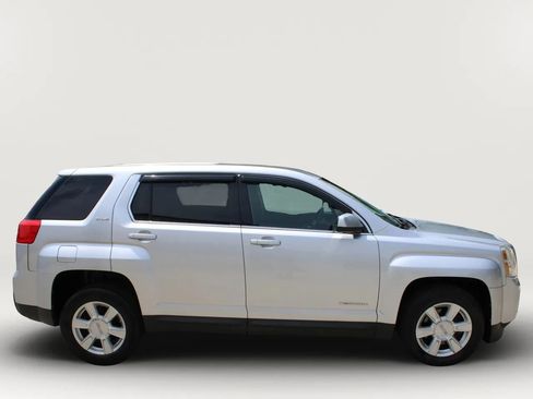 Used 2010 GMC Terrain SLE FWD image 11