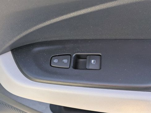 Used 2024 Hyundai Venue SEL image 33