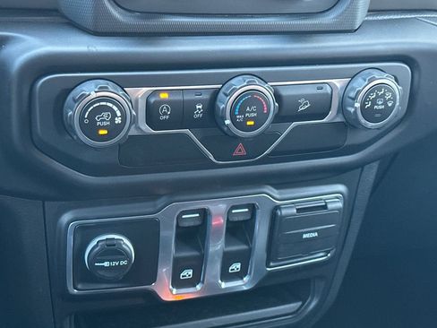 Used 2020 Jeep Wrangler Sport image 21