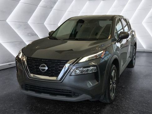 Used 2023 Nissan Rogue SV image 3