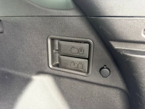 Used 2018 Chevrolet Equinox LT w/ Sun & Infotainment Package FWD image 39