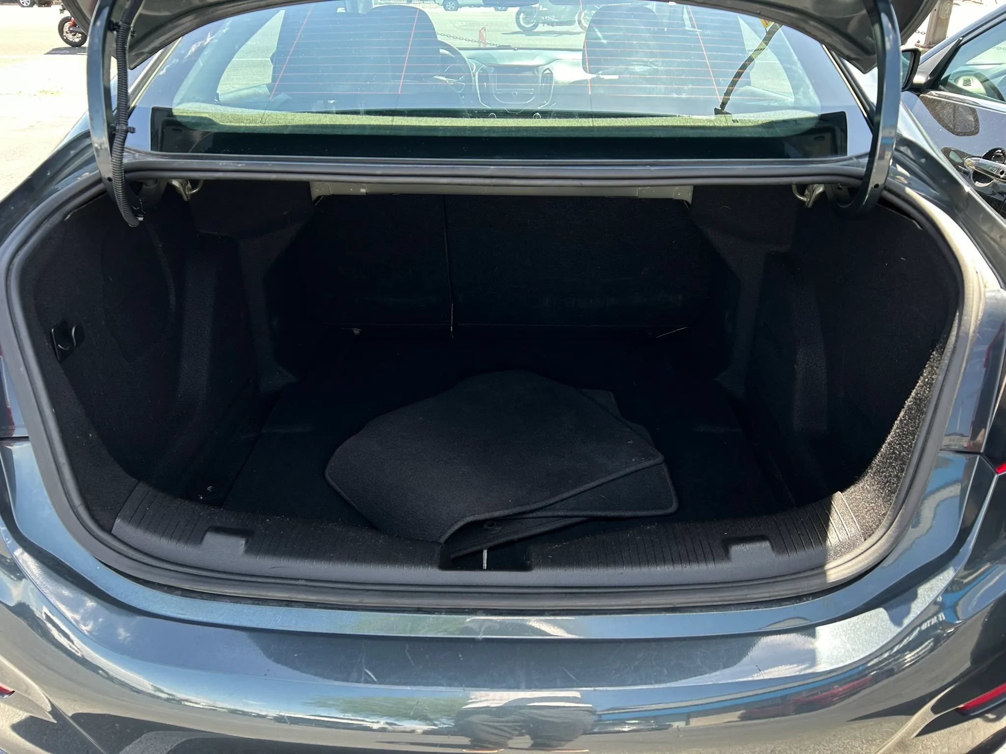 Used 2018 Chevrolet Cruze LT w/ Convenience Package FWD image 25