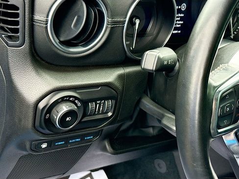 Used 2022 Jeep Wrangler Unlimited Sahara w/ Cold Weather Group image 11