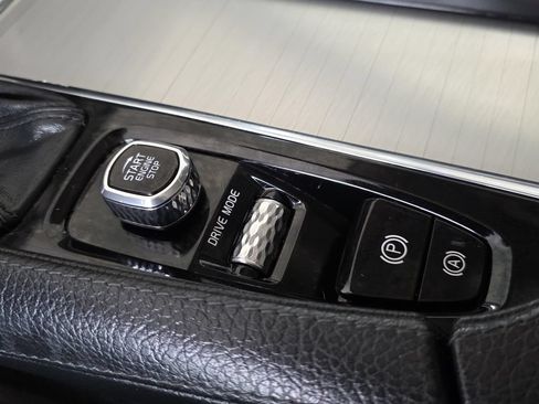 Used 2018 Volvo XC90 T5 Momentum w/ Convenience Package AWD/4WD image 31