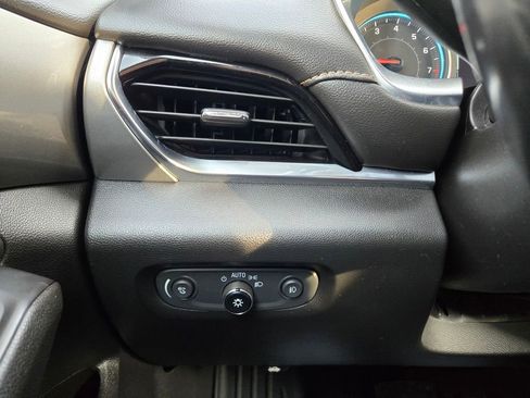 Used 2019 Chevrolet Traverse LT image 23