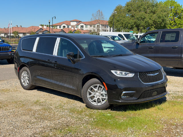 New 2026 Chrysler Pacifica Select FWD image 2