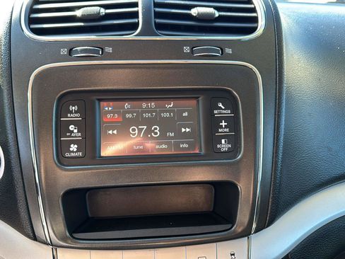 Used 2017 Dodge Journey SE w/ Flexible Seating Group FWD image 16