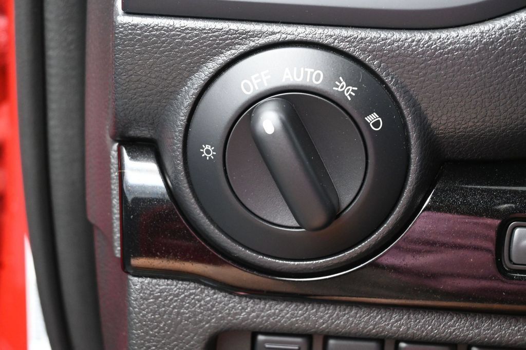 Used 2024 Nissan Titan SV w/ SV Convenience Package AWD/4WD image 15