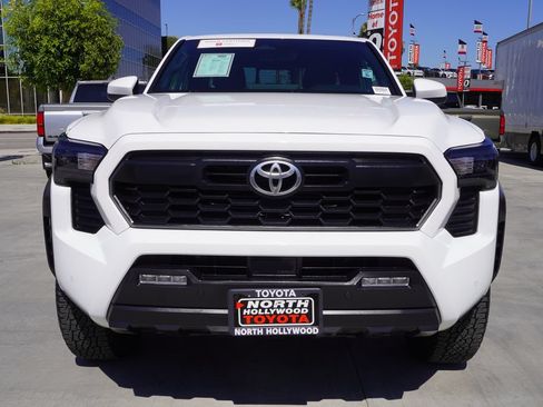 Certified 2025 Toyota Tacoma TRD Off-Road w/ TRD Off Road Upgrade Package AWD/4WD image 3