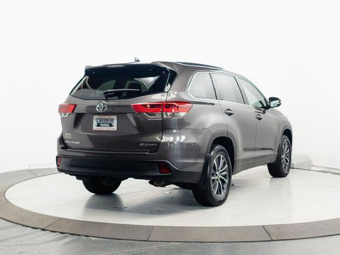 Used 2017 Toyota Highlander XLE AWD/4WD image 13