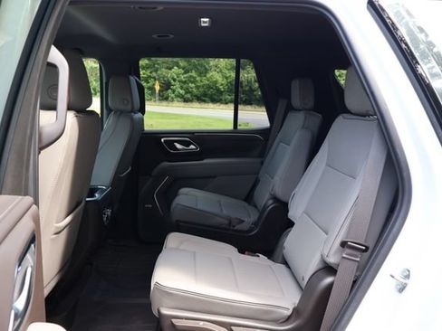 Used 2023 GMC Yukon SLT w/ SLT Luxury Package AWD/4WD image 20