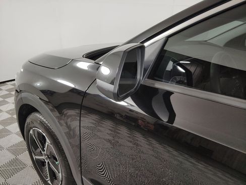 Used 2023 Kia Niro LX image 19