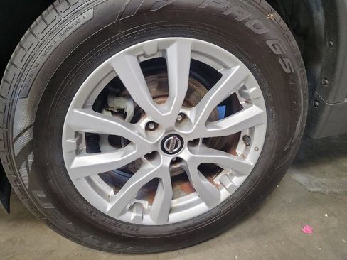 Used 2018 Nissan Rogue SV FWD image 31