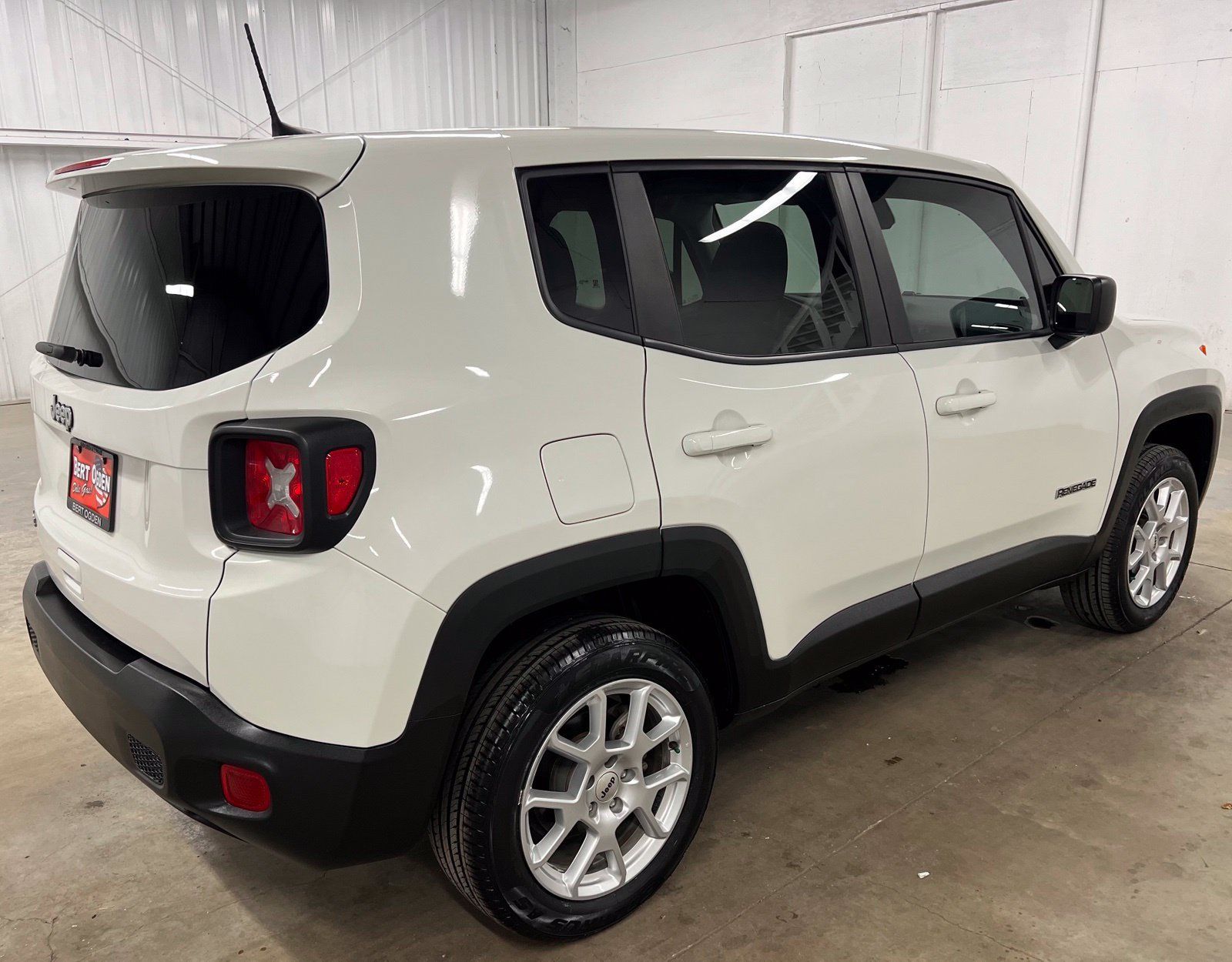 Used 2023 Jeep Renegade Latitude AWD/4WD image 6