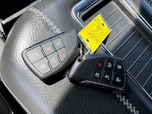 Used 2022 GMC Yukon XL Denali w/ Advanced Technology Package image 34