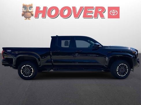 Used 2025 Toyota Tacoma TRD Sport AWD/4WD image 2