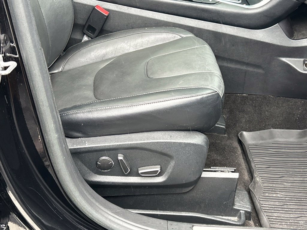 Used 2018 Ford Edge Titanium w/ Equipment Group 302A AWD/4WD image 36