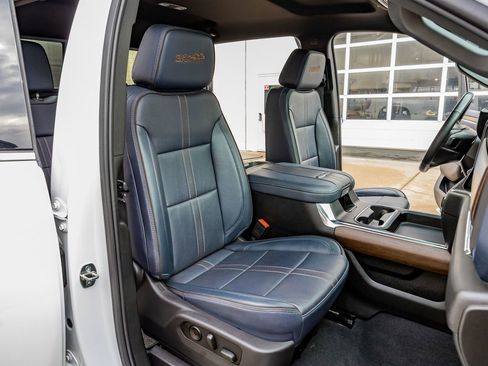 Used 2024 Chevrolet Silverado 3500 High Country w/ Technology Package image 31