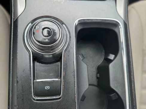 Used 2020 Ford Fusion SE FWD image 17