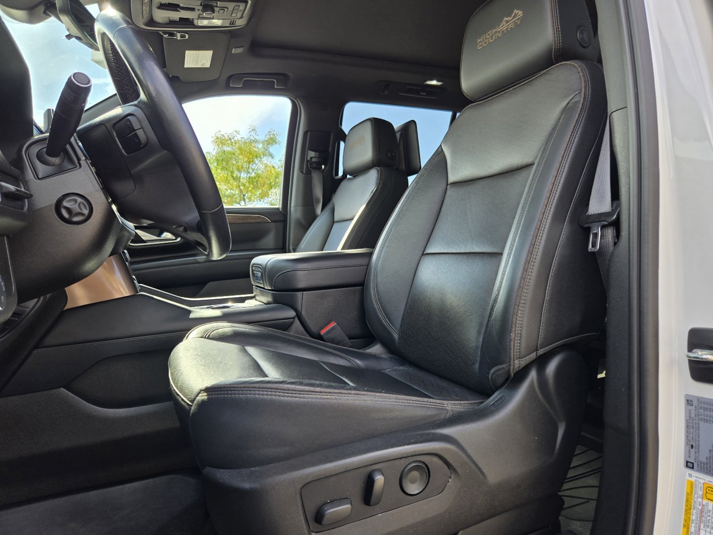 Used 2021 Chevrolet Tahoe High Country AWD/4WD image 2