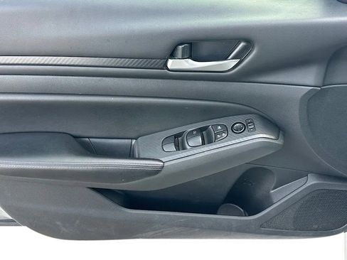 Used 2024 Nissan Altima 2.5 SV image 11